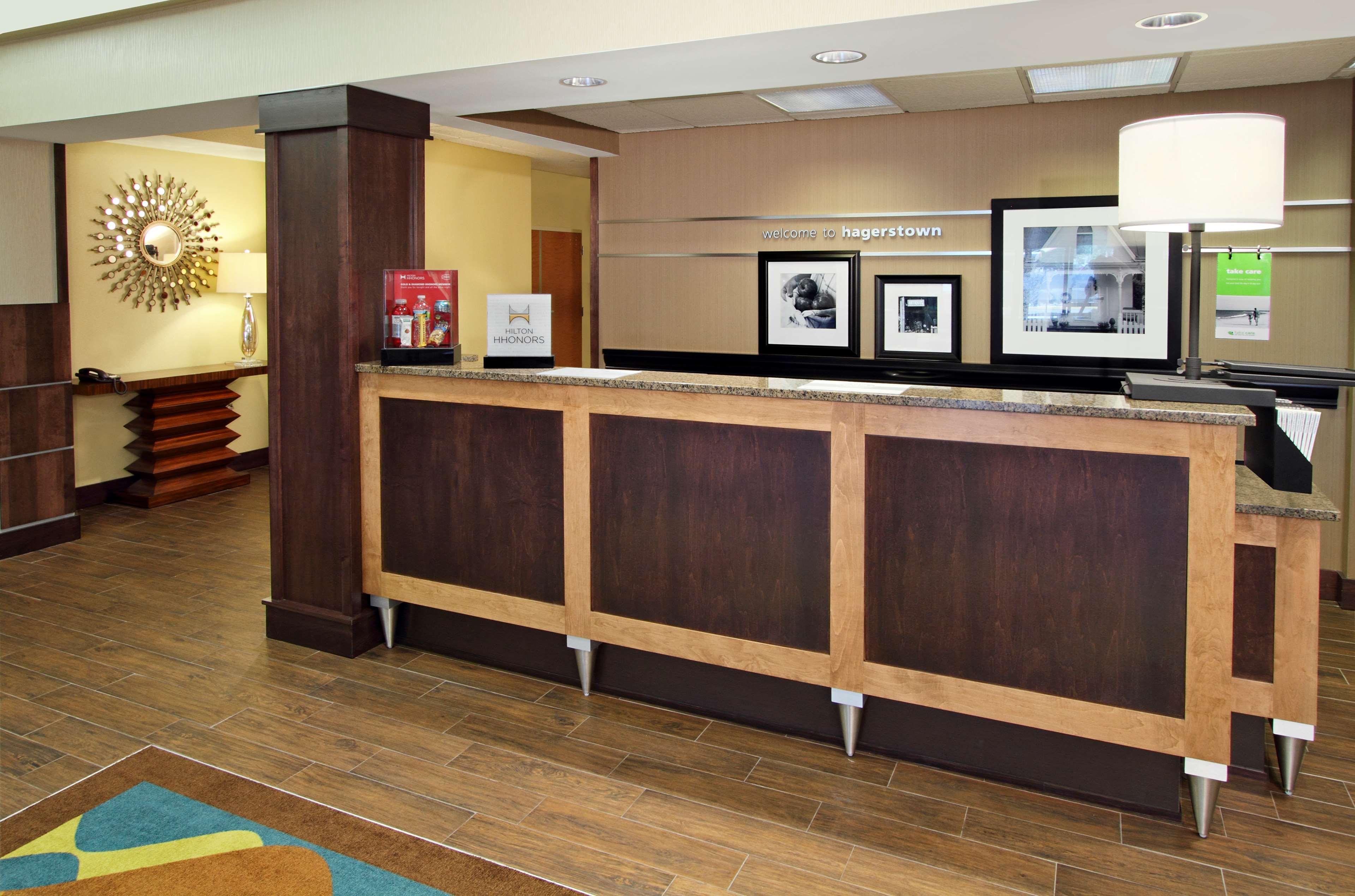 Hampton Inn Hagerstown Bagian luar foto