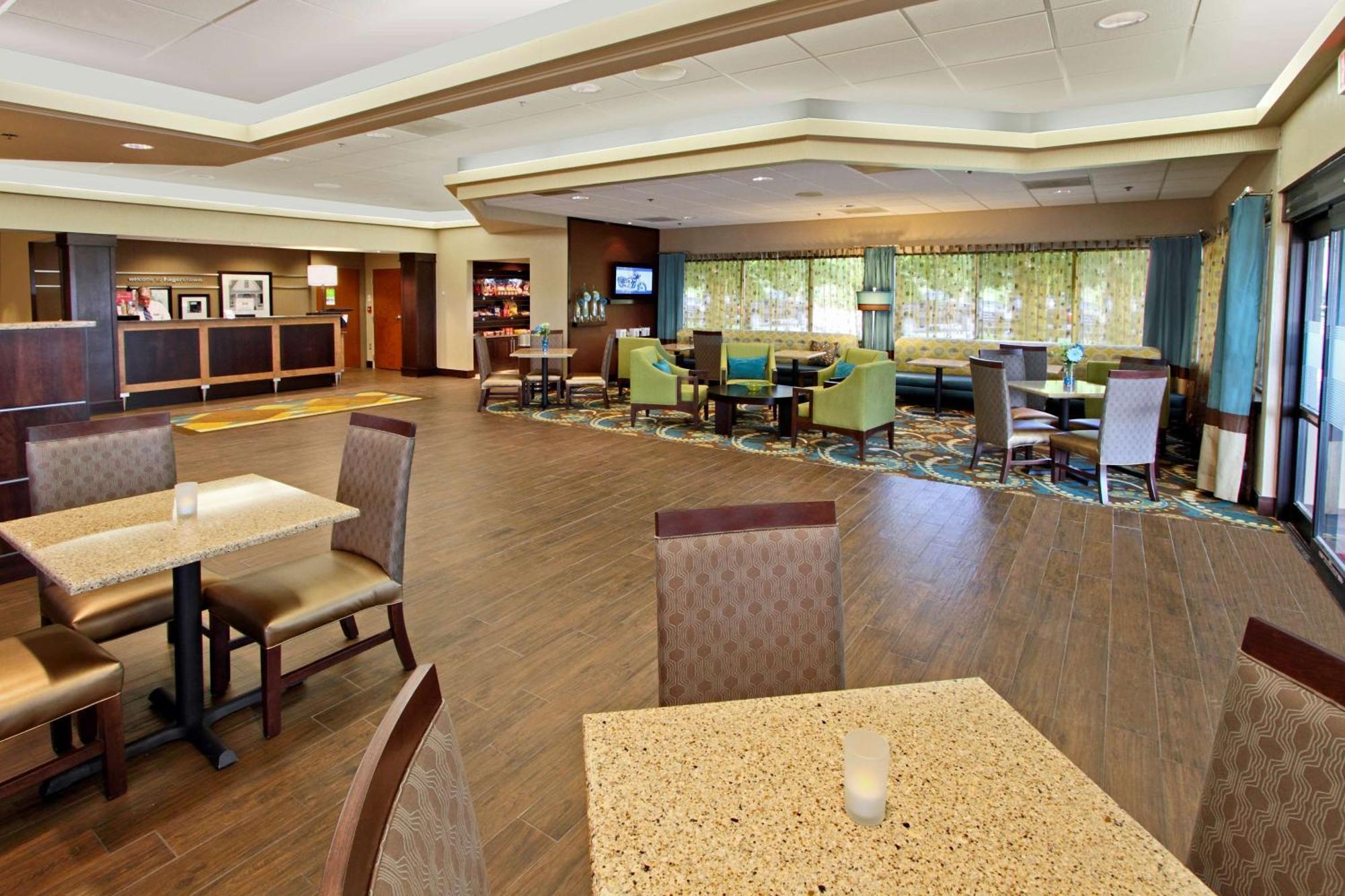 Hampton Inn Hagerstown Bagian luar foto